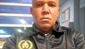 Vigilante uniformizado da Conservadora Legionários executando serviço de segurança e vigilância patrimonial em posto fixo de empresa ou condomínio em Belo Horizonte (BH).