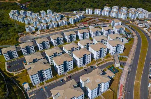 Foto aérea do Parque Cerrado em Belo Horizonte, destacando a gestão de grandes áreas verdes e serviços de jardinagem e conservação da Conservadora Legionários.