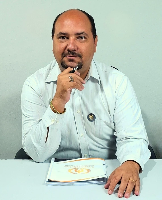 Diretor Walisson, fundador da Conservadora Legionários, representando o início e a história de sucesso da empresa de facilities em BH.